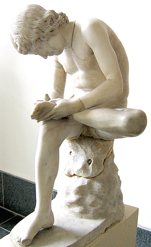 069. Garcon - Marbre depoque imperiale -copie dune statue grecque du 5eme-3eme s. a.C..jpg